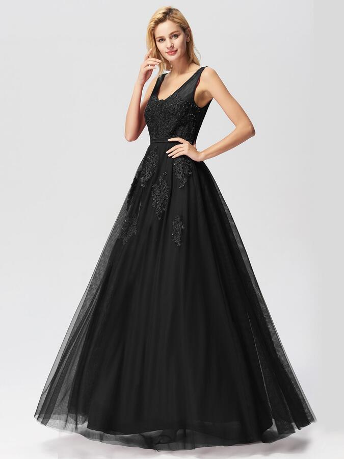 Элегантное черное вечернее платье с вышивкой и открытой спиной