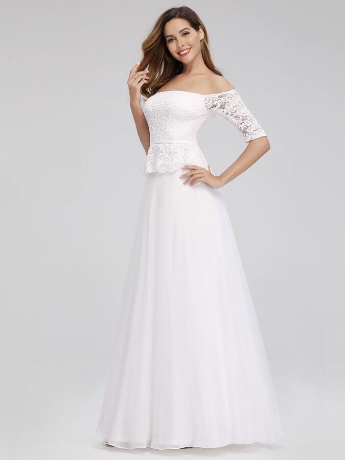 Вечернее длинное белое платье с открытыми плечами