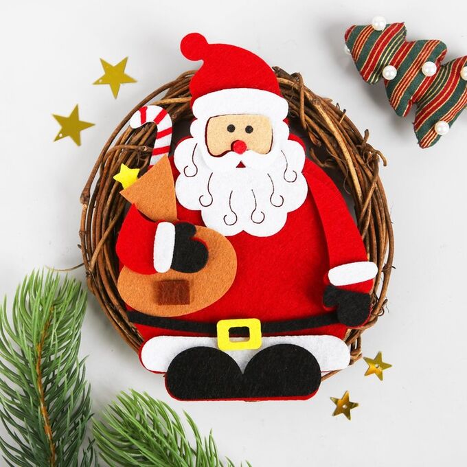 Набор для творчества - создай новогоднее украшение «Венок - Дед мороз с мешком подарков»