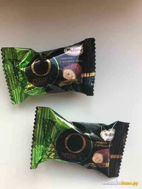 Конфеты в зеленой обертке