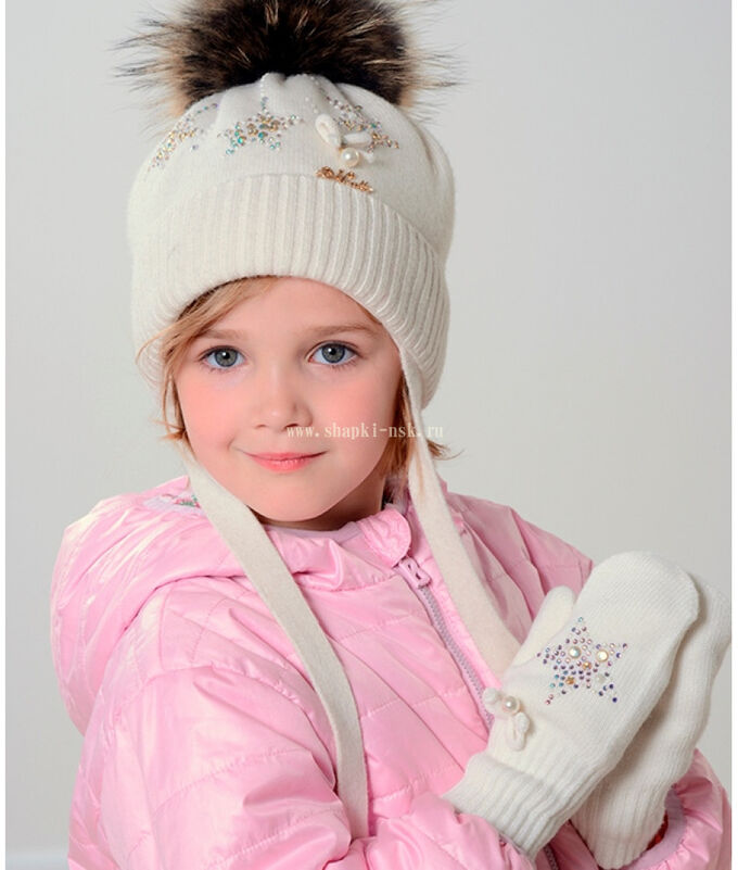 Шапка noble people для девочки. Зимняя шапка для девочки. Модные шапки для девочек. Анастасия князева зимой. Модные шапки для девочек.