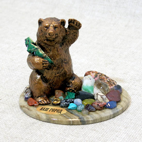 Медведь с самоцветами на мраморе