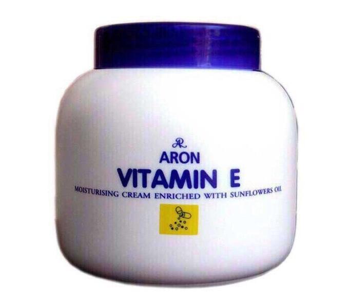 Крем для рук масла и витамины. Питательный тайский крем Aron. Крем ar Vitamin e & c. Тайский крем для тела Aron с витамином е и с. Крем Aron Vitamin e Cream для тела.