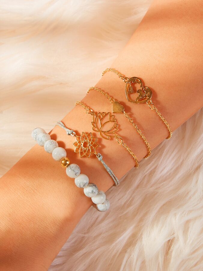 Classy, Elegant and Erotic Design of Gold Bracelets Sets