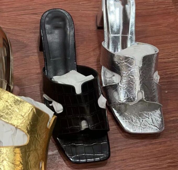 Женские босоножки с открытым носком и квадратным толстым каблуком, черные