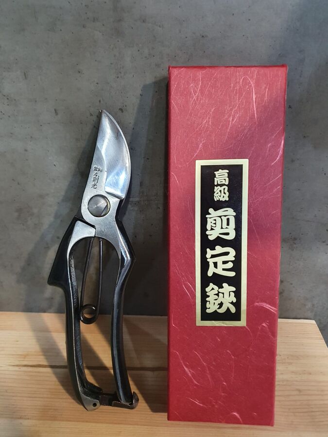 Hounen Kihan Японский многофункциональный секатор ручной ковки Honnori Mitsu HT-2584 (Made in Japan)