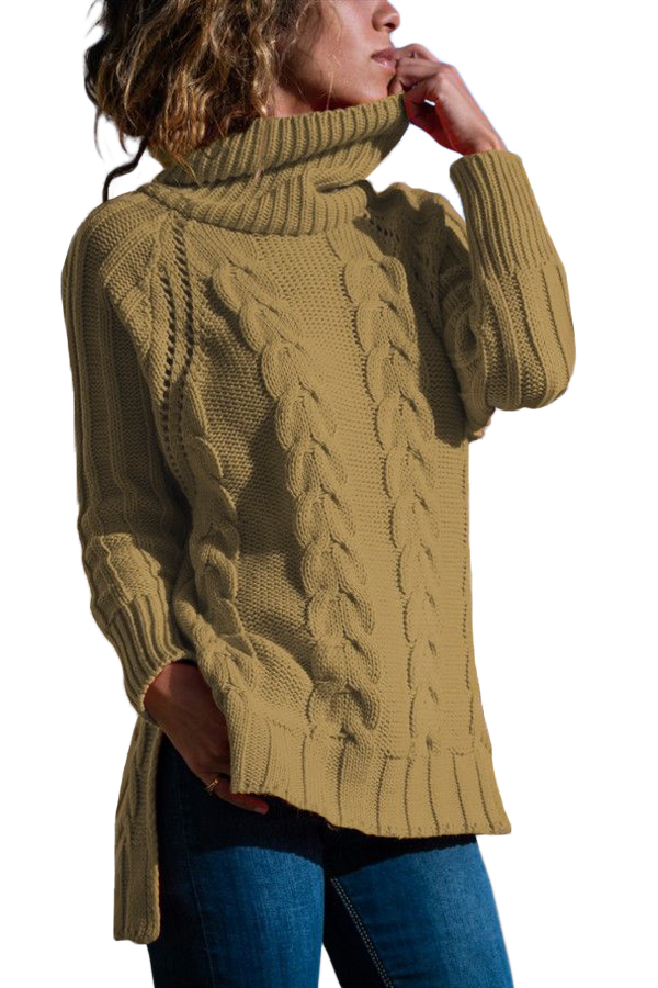 Светло-коричневый удлиненный сзади свитер с высоким воротом и узором из &quot;кос&quot;