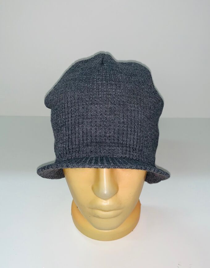 Серая шапка с козырьком  №1652