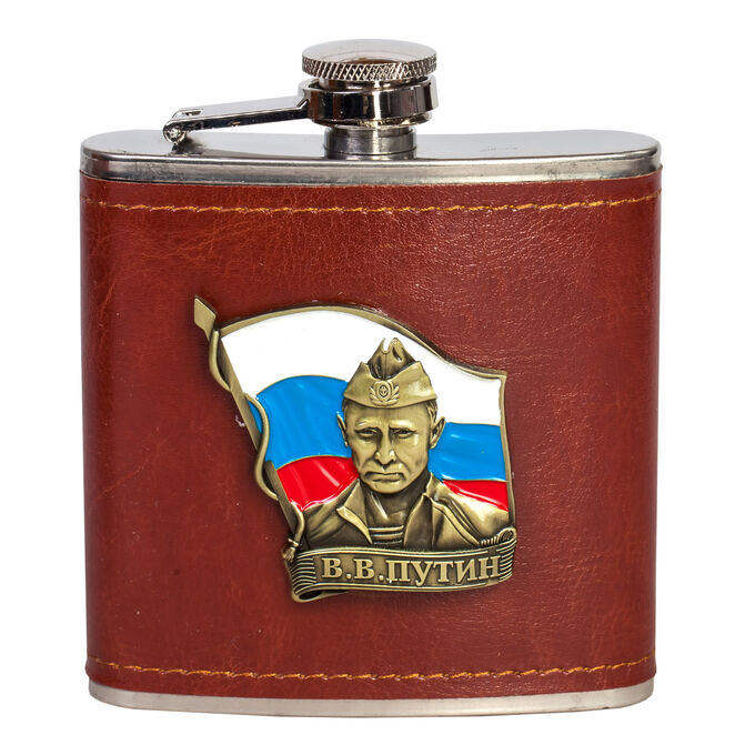 Правильная фляга для алкоголя с портретом Путина на фоне флага России. Статусное оформление коричневой кожей №15