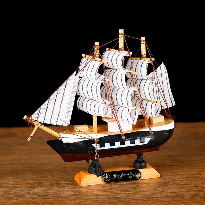 Корабль сувенирный малый &quot;Фараон&quot;, борты чёрные, каюты, 3 мачты, белые паруса в полоску