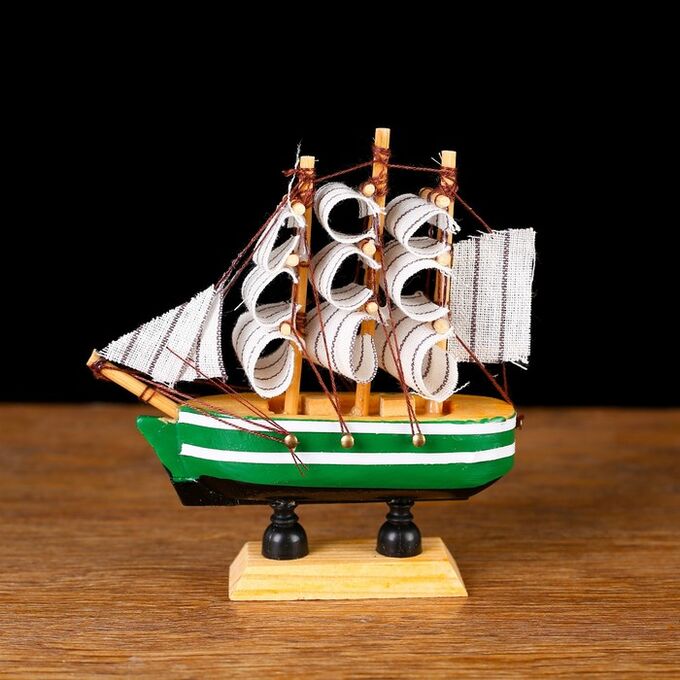 Корабль сувенирный малый «Клеймор», борта зелёные с белой полосой, паруса белые, 3x10x10 см