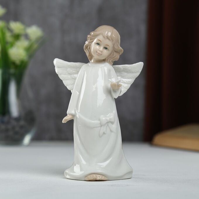 Сувенир керамика &quot;Ангел в белом платье с бантом и бабочкой в руке&quot; 16х6.5х9.5 см