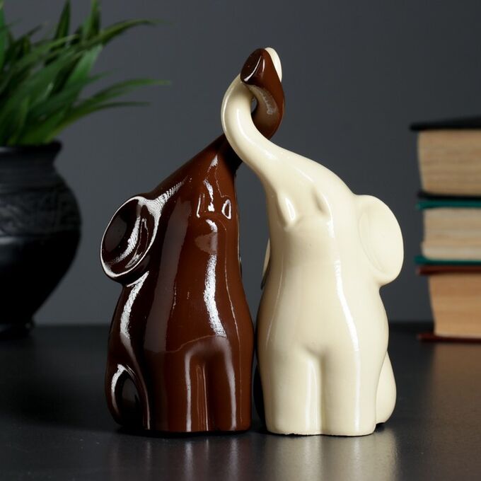 Фигура &quot;Пара слонов&quot; молочный+шоколад глянец 7х12х15см