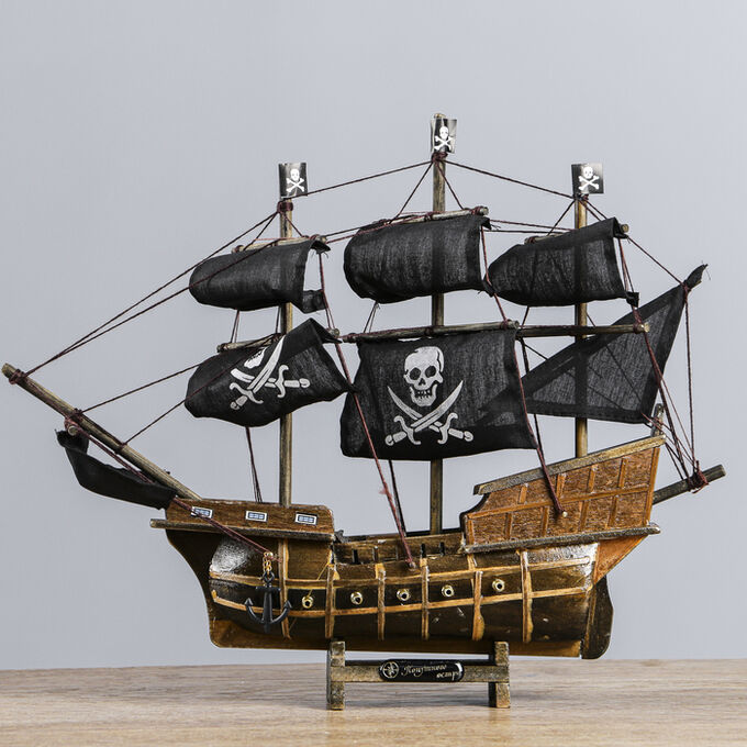 Корабль сувенирный средний «Каймон», светлое дерево, паруса чёрные пиратские, 33х8х29 см