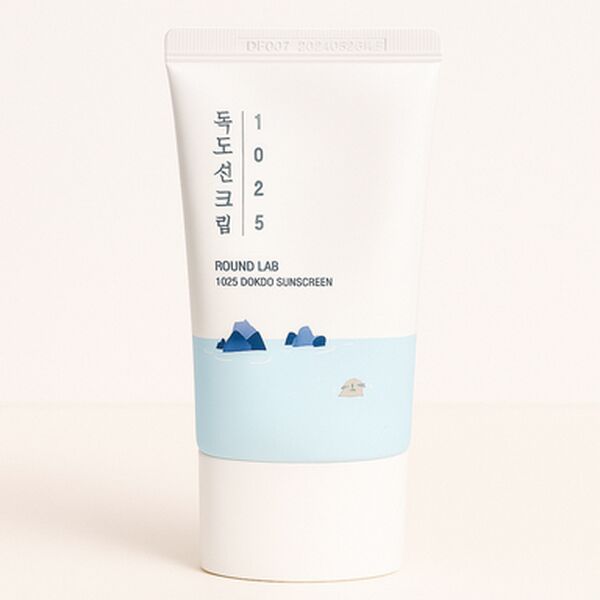 Солнцезащитный крем с морской водой Round Lab 1025 Dokdo Sunscreen SPF50+ PA++++, 50мл