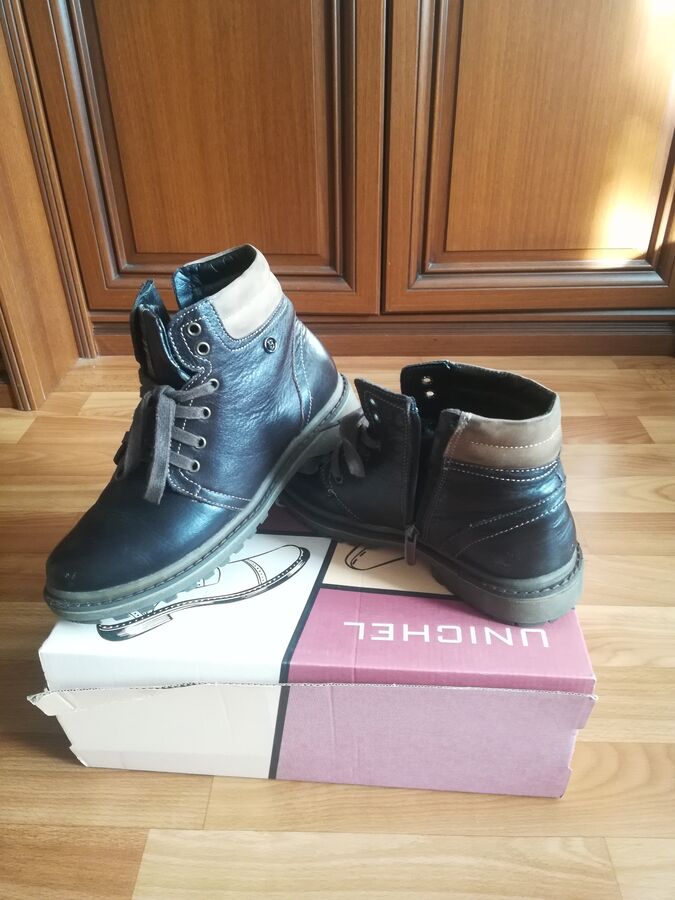 Зимние ботинки на мальчика кожа мех натур. (не такие как на фото) р. 37 во Владивостоке