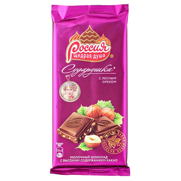 Плитка молочного шоколада с фундуком