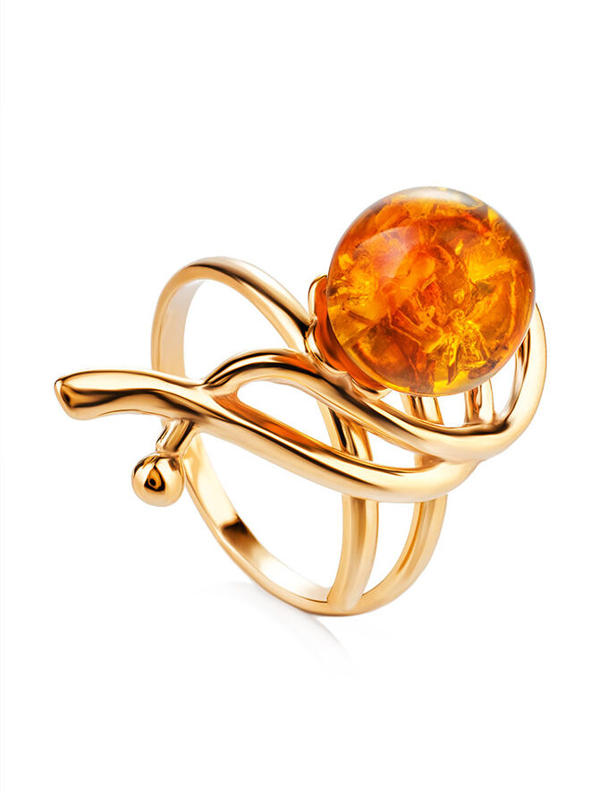 Красивое кольцо «Менуэт» из позолоченного серебра и янтаря коньячного цвета, 910010104