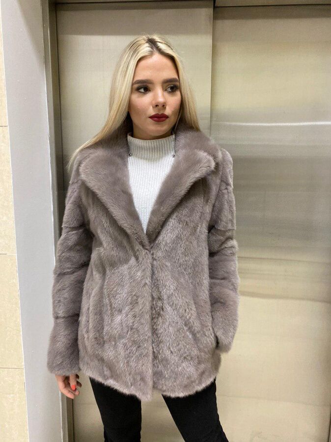 Шуба с английским воротником. Шуба деграде норка. Норковая шуба капучино деграде. Евро шубы. Шуба норковая европейская.