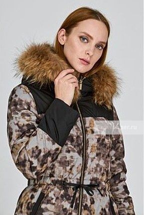 Женская текстильня куртка на натуральном пуху с отделкой мехом енота