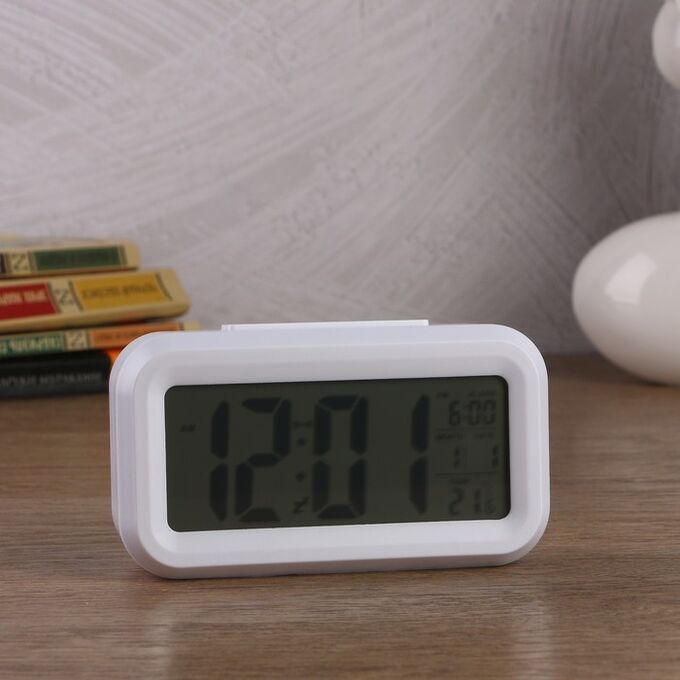 Электронные часы-будильник, подсветка, бат. 3AAA, дата, температура, белый, 4.5х8х14 см