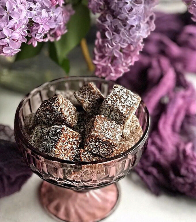 Кокосовая конфеты из фиников