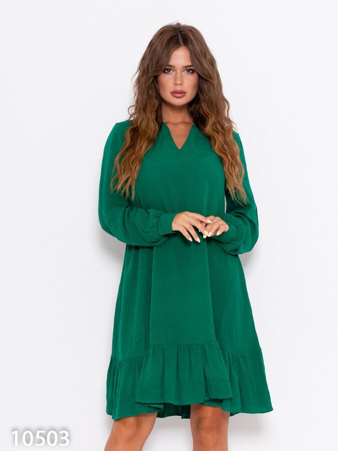 Зеленое крепдешиновое платье с воланом в Хабаровске