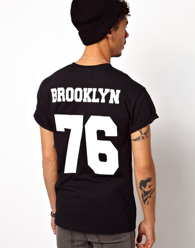 Какой номер был на футболке. Футболка с цифрами мужская. Спортивные футболки с номерами. Фамилия на футболке на спине. Детские футболки с фамилией и номером.