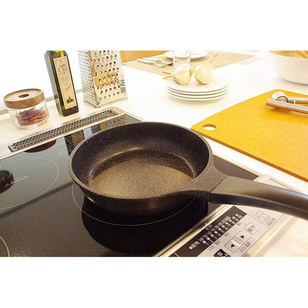 Сковорода Сковорода с алмазно-мраморным покрытием Tafuсo (JAPAN)  (20 см) для всех видов плит  с антипригарным  девятислойным алмазно-мраморным покрытием.

 Подходят для всех видов плит (в т.ч. индукц