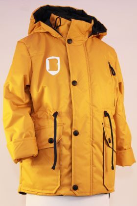Горчичный Современная куртка для мальчика из мембранных тканей с  дополнительной пропиткой, которая позволяет дополнительно изолироваться от проявлений неблагоприятной погодной среды в холодное время 