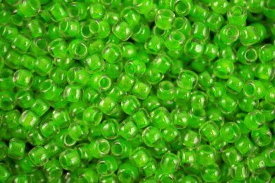 Бисер японский TOHO круглый 6/0 #0805 зеленый, окрашенный изнутри неон, светится в ультрафиолете, 10 грамм