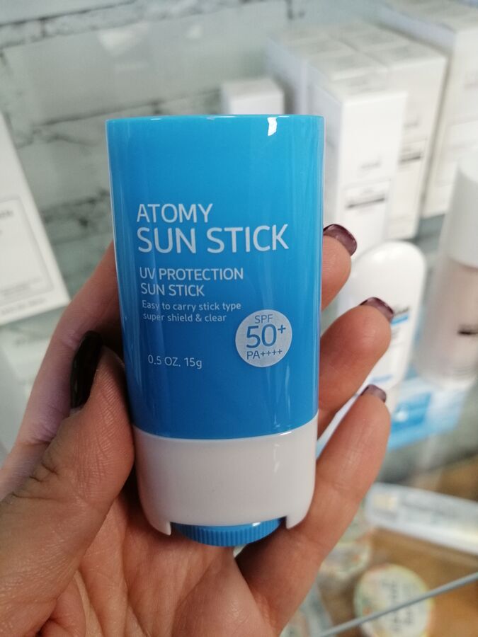 Атоми солнцезащитный крем spf50. Солнцезащитные стик spf атоми. Атом стик. Атоми успокаивающий солнцезащитный стик для лица. Солнцезащитный стик spf 50.