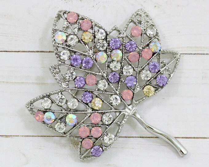 ювелирные броши цветы. брошки бижутерия. стильная брошь.