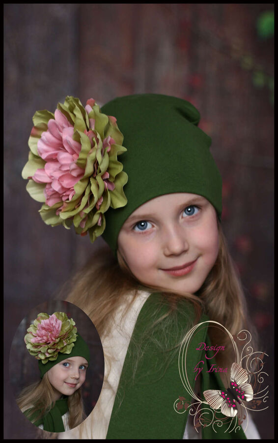 Design by Irina Шапочка удлиненная цвета хакки с пионом Монпансье с шарфом такой же расцветки