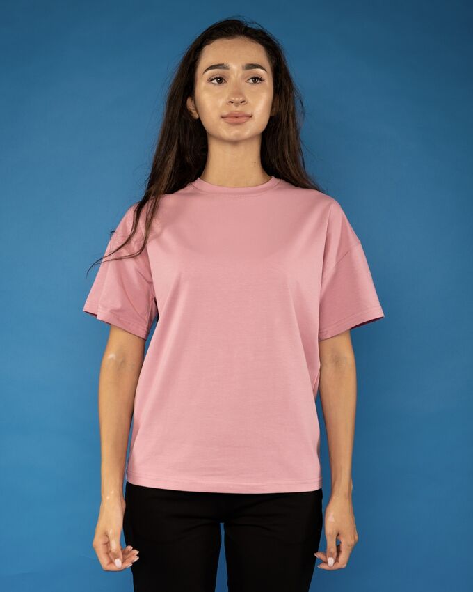 Футболка со спущенным рукавом женская. Розовая футболка женская оверсайз. Со спущенным. Со спущенным. Со спущенным.