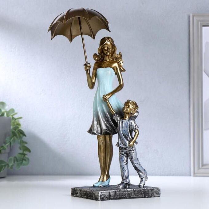 Сувенир полистоун &quot;Мама с сыном на прогулке под зонтом&quot; синий 28х11х8 см