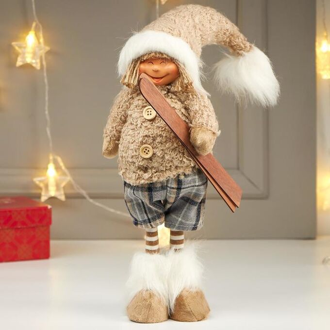 Кукла интерьерная &quot;Мальчик в бежевой меховой куртке, с лыжами в руке&quot; 47х12х15