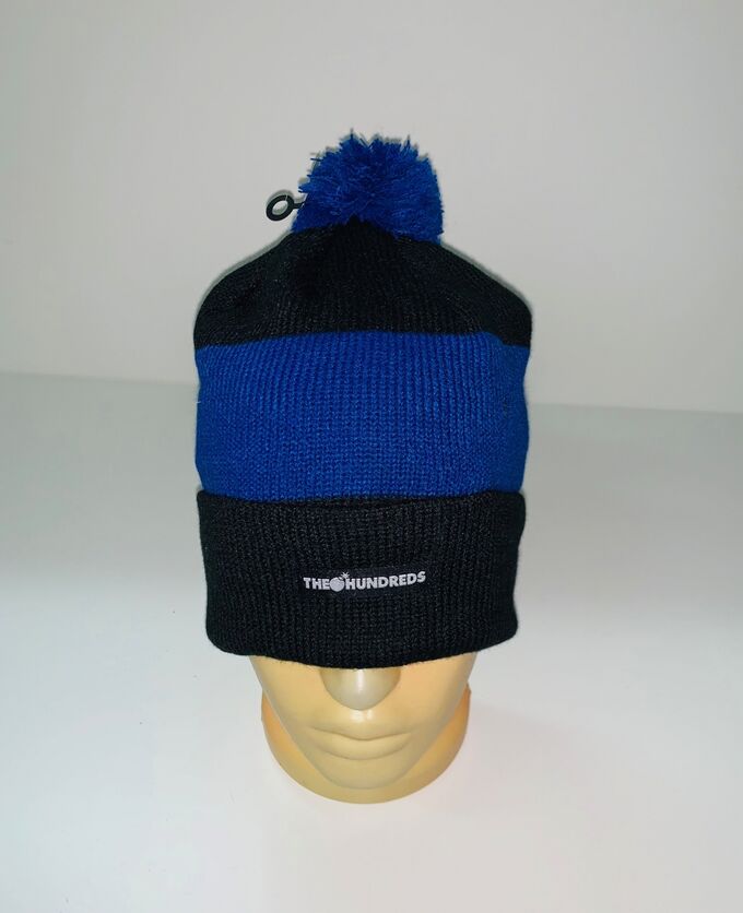 Черная шапка с синей полосой и помпоном  №4027