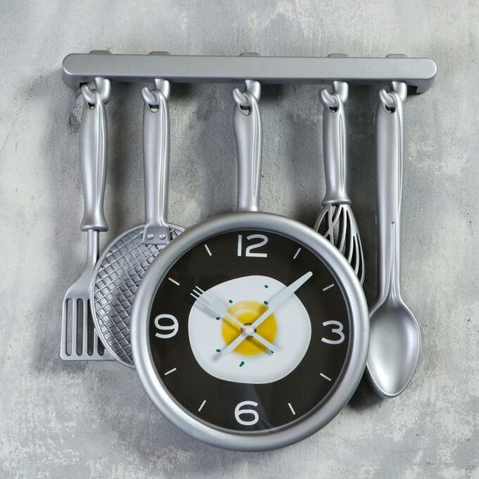 Часы настенные, серия: Кухня, &quot;Кухонная утварь&quot; на циферблате яичница, серебро, 32х34 см