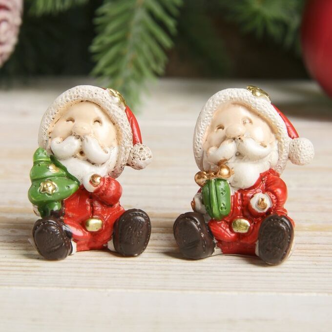 Сувенир полистоун &quot;Мини Дед Мороз с подарками&quot; МИКС 4х2,3х3 см