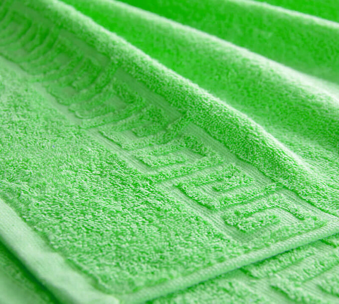 Махровое гладкокрашенное полотенце 70*140 см (Молодая зелень)