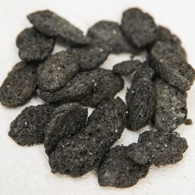 сухарики в духовке из черного хлеба. сухарики из черного хлеба с чесноком. черные сухари. сухарики домашние. гренки ржаные grenki.