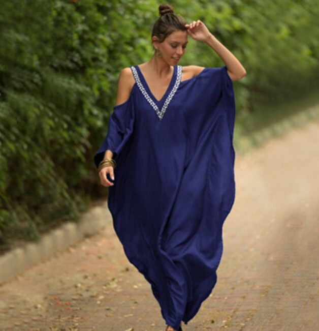 Женское платье, темно-синее, с открытыми плечами