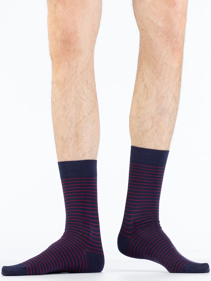 Классические гладкие эластичные всесезонные мужские носки в полоску