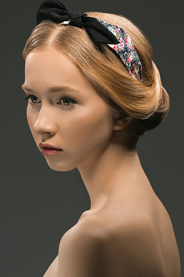 красивые прически с ободком. ободок с красными цветами. ободок повязка. ободок это. красивые ободки для волос.