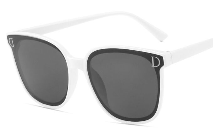 Женские/мужские солнцезащитные очки в чехле, форма "бабочка", оправа пластик белый/черный во Владивостоке