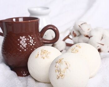 Cafe mimi Бурлящие шарики для ванн Козье молоко с пеной, упаковка 6шт