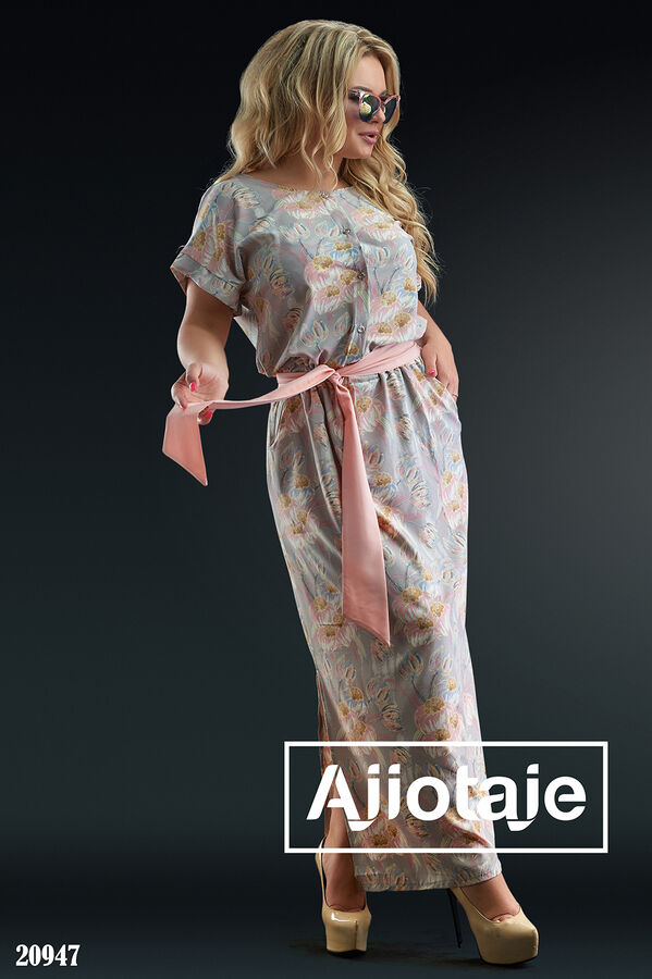 Ajiotaje Платье бежевого цвета с декольте на пуговках