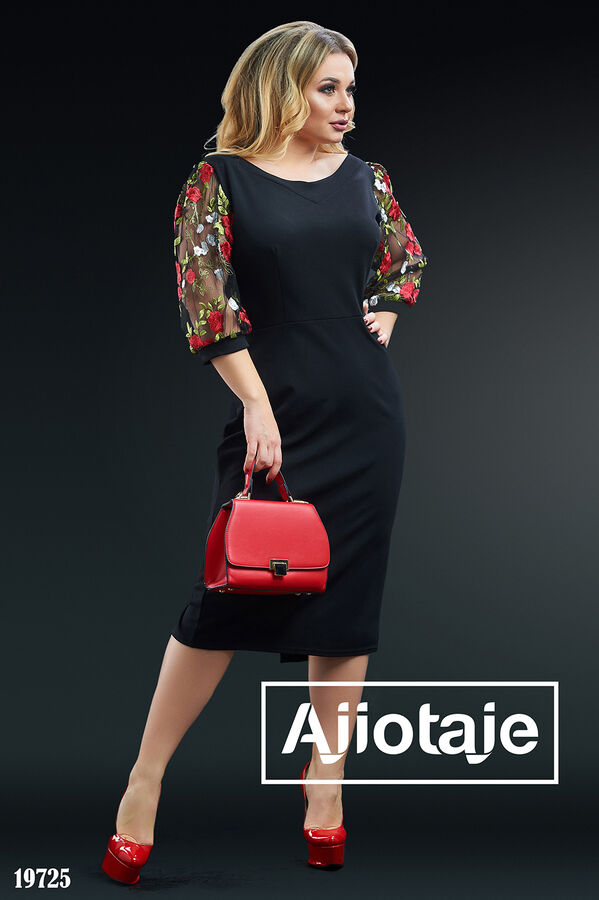 Ajiotaje Платье черного цвета с вышитыми рукавом