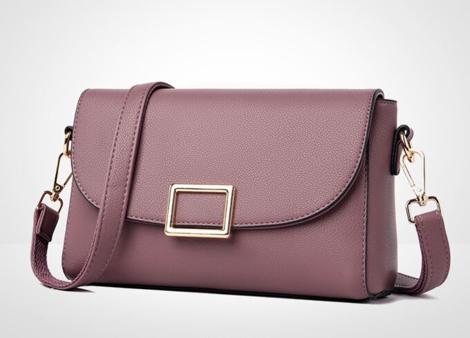Женская сумочка с клапаном и золотой фурнитурой, цвет фиолетовый